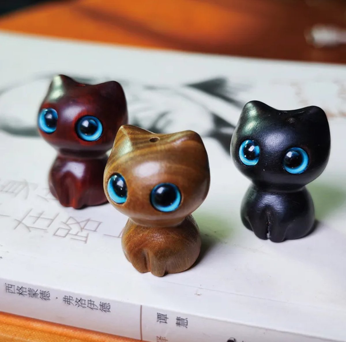 catmemesonly's tweet photo. I wish I was a cat figurine, no school, no work, just looking cute all the time ❀◕ ‿ ◕❀ https://t.co/ZZP0rFGtPa
