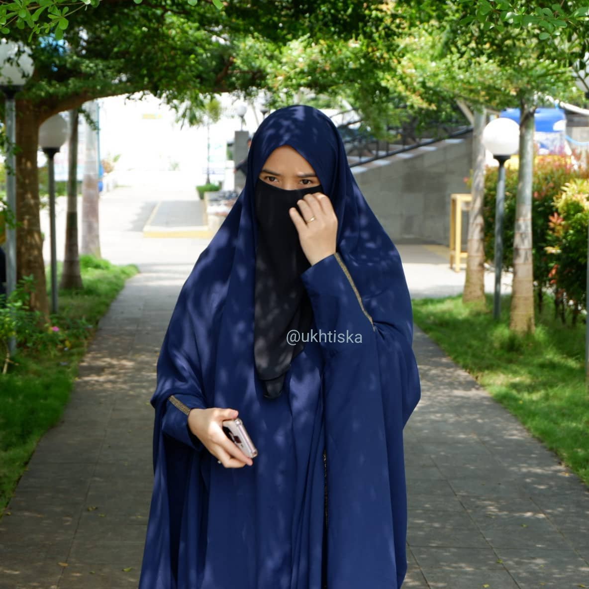 teduh, terheran2 kenapa panas akhir tahun serasa di tusuk-tusuk gitu 🤧🔥