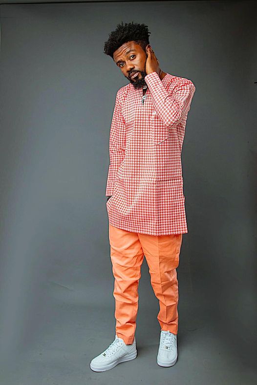 GFamousmedia's tweet photo. I wish I have hit songs before going to shows📷 Herr, I watch some artists performance and people don’t even responds to them and it makes the performance boring awwww hmm #Onyame ma me hit wai 📷 #Rapaddicted OUT SOON📷 https://t.co/cnaT8cBa5n