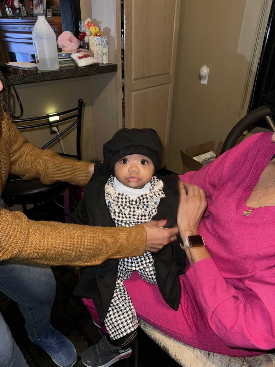 marc4johnson's tweet photo. My baby first Christmas was yesterday🥲💖my hearts. I love y’all so much, my girls😘 @Londynnn___ https://t.co/dFcgXEXQvX