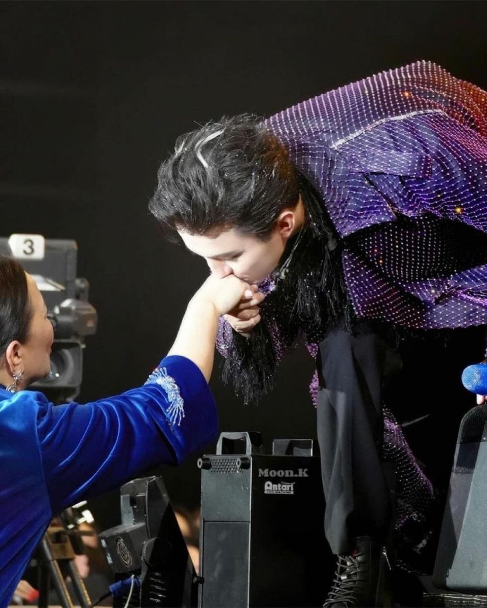 Daididau111's tweet photo. @monica_valdi THANKS FOR THE MUSIC DIMASH
Und er ist selbstbewusster. Obwohl es anscheinend viel besser sein könnte. Aber es kann!🫡😅🤗☘️🎄
#HappyNewYearDimash
#MusicOfTheHeart
#DimashQudaiberge https://t.co/gAlg9dj2SZ