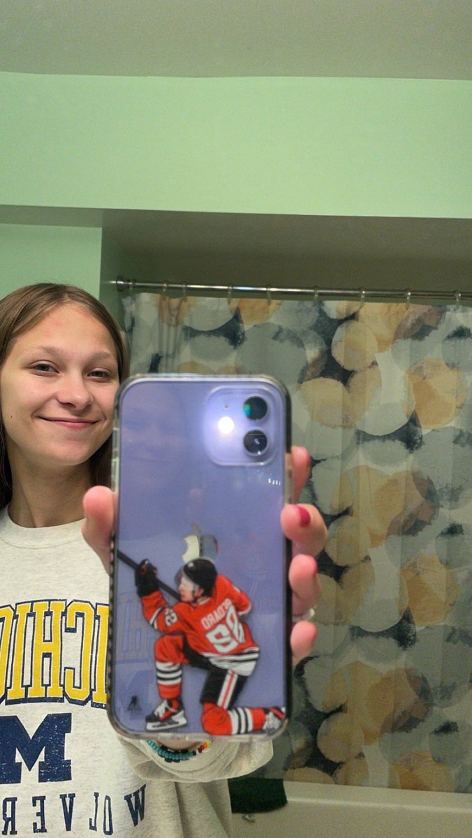 KatieChicken69's tweet photo. @nhlbedard @RedzoneCases I have a bedard one too! https://t.co/meY6hoJVyM