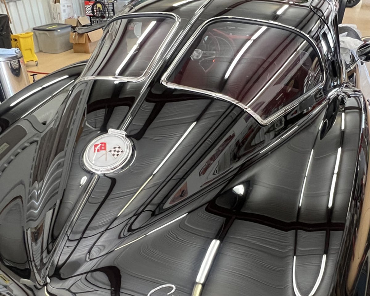 Barrett_Jackson's tweet image. Powered by a #Wegner Automotive #LS9 engine with an LT4 crank and a #Magnuson Heartbeat TVS 2300 low-profile #supercharger, it will cross the auction block with No Reserve at WestWorld of #Scottsdale January 20-28.

Learn More: bit.ly/SD24TW-1963Cus…