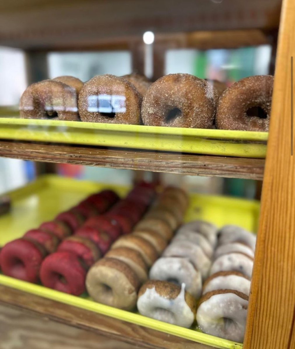 Today is the perfect day to get away from all the busyness of the season and to sneak in a quiet moment - just you and a delicious donut. 😉🍩🥰 Open daily through New Years Eve 9-5:30 PM. #SweetMoments #MichiganCiderMills #OaklandCounty #Donuts #Peaceful #HappyPlace