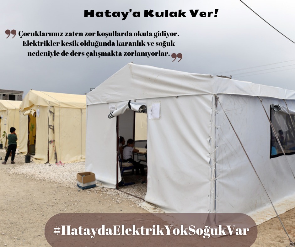 Samandagafet's tweet photo. Depremde bizi bir başımıza bıraktınız, riskli alan rezerv alan adı altında evlerimizi gasp ettiniz. 
Aylarca susuz kaldık, çamurlu şebeke suyu içtik.
Şimdi de elektriğe erişimimiz yok edildi. Biz yaşamak istiyoruz!

#HataydaElektrikYokSoğukVar https://t.co/dvxxprsNMK