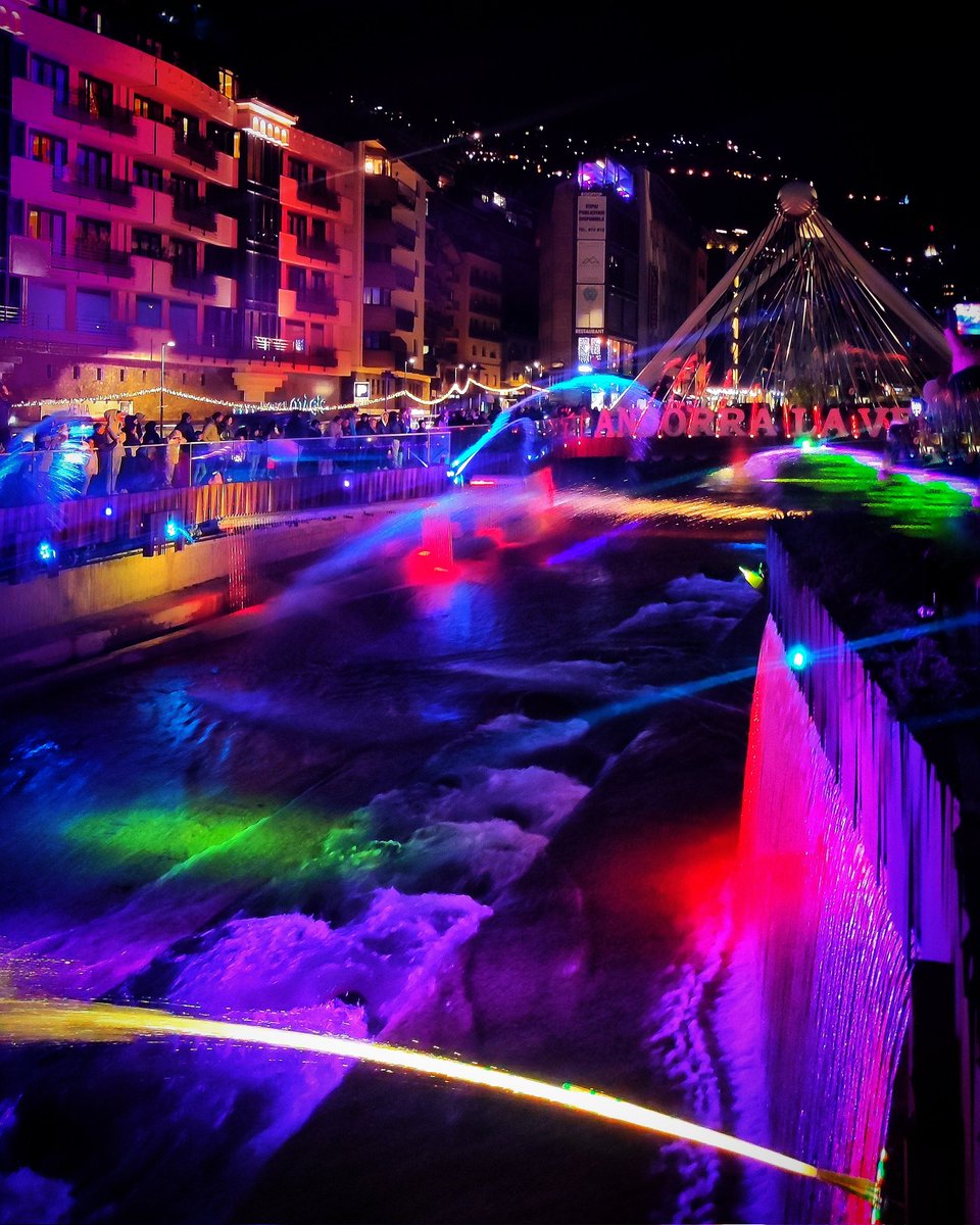 JSendarrubias's tweet photo. #Nadal per #Andorra 🎄♥️
#Caldea 
#JardinsdeJuberri
#AquaeEtLumina
#Andorra🇦🇩 
#spaandwellness
#descobreixandorra https://t.co/ez9GYoqobv