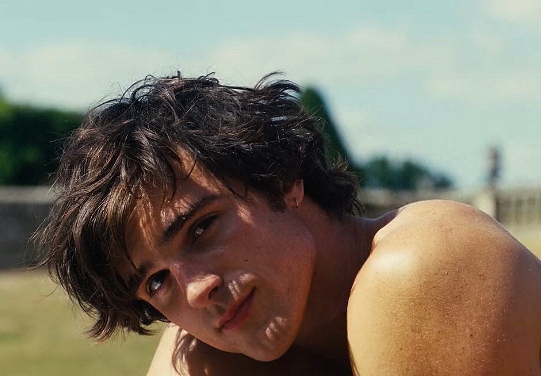 Adjoa_Dora's tweet image. started SALTBURN thinking it's a heavily gay story like #RedWhiteAndRoyalBlue but i was amazed...an unhinged yet beautiful masterpiece

i've seen weird shit in movies but a man fucking the GRAVE of his dead lover? a solid 8/10 &amp;amp; great acting from barry keoghan! 🎬
#SaltburnMovie