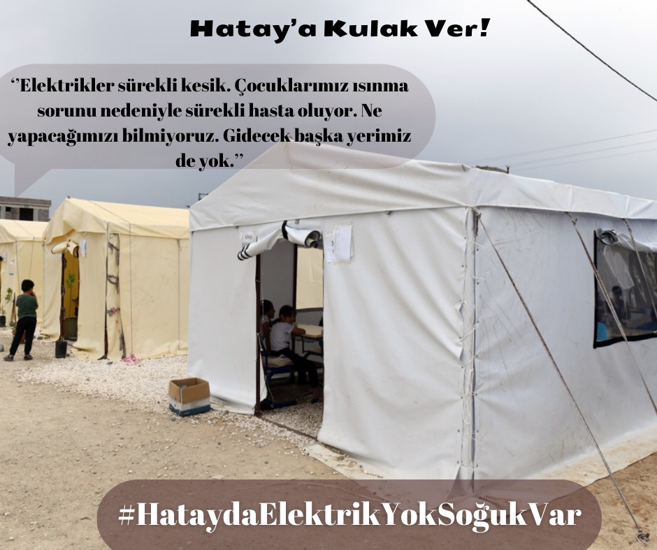 Samandagafet's tweet photo. Hatay karanlık!
Hatay soğuk!

11 ay geçti hala doğru düzgün barınma yok, elektrik yok, internet yok!

Bu karanlığın bu imkansızlığın ortasından size sesleniyoruz;

 #HataydaElektrikYokSoğukVar https://t.co/CMfjc65lSW