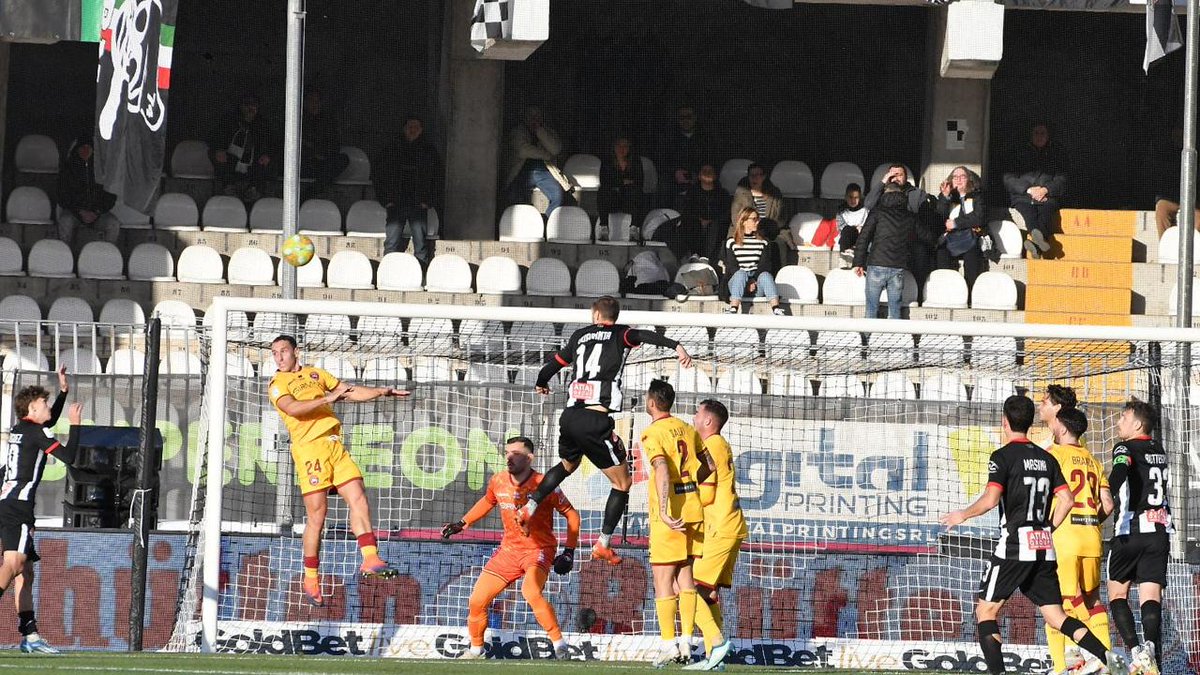 PicenoTime's tweet photo. Ascoli-Cittadella 0-0, i momenti chiave della partita https://t.co/6VDa2meMoX #serieb #ASCCIT #AscoliCittadella https://t.co/ZqtRvxD0Gr