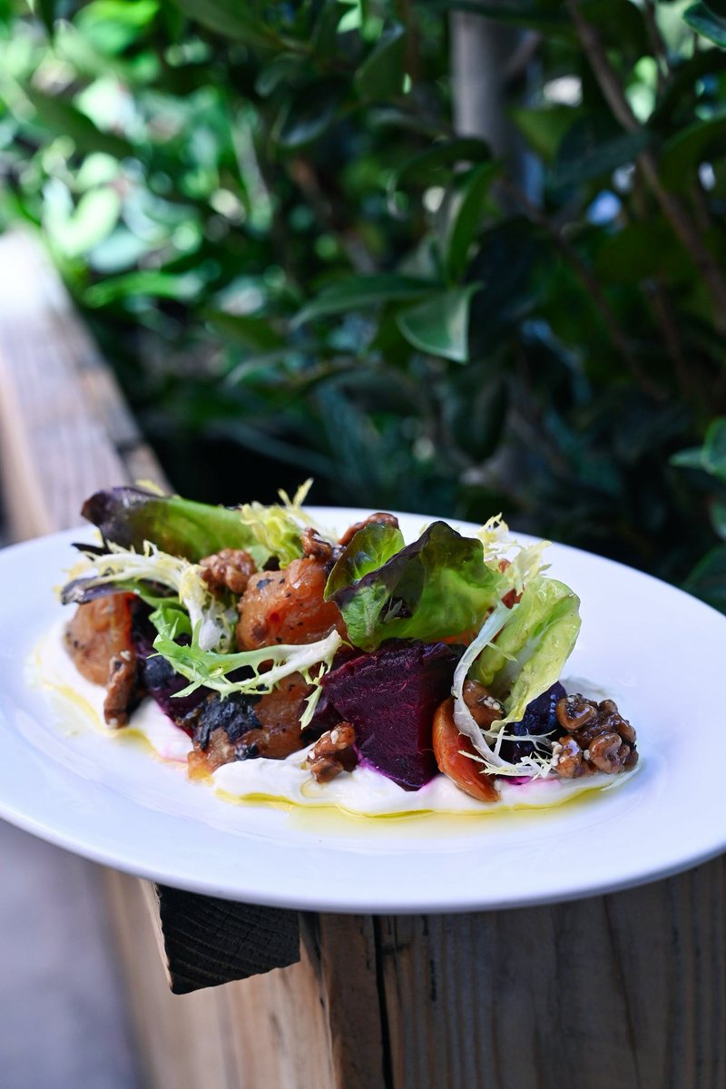 Beet the routine and enjoy this beetiful vibrant Beet Salad with candied walnut, ricotta, and citrus dressing, tonight.

Dinner: T-TH 4-8:30, F-Sat 4-9:30 
949-852-2828
📍19530 Jamboree Road, Irvine

#twentyeightoc #datenight #beetsalad #starter #ocrestaurants #beets