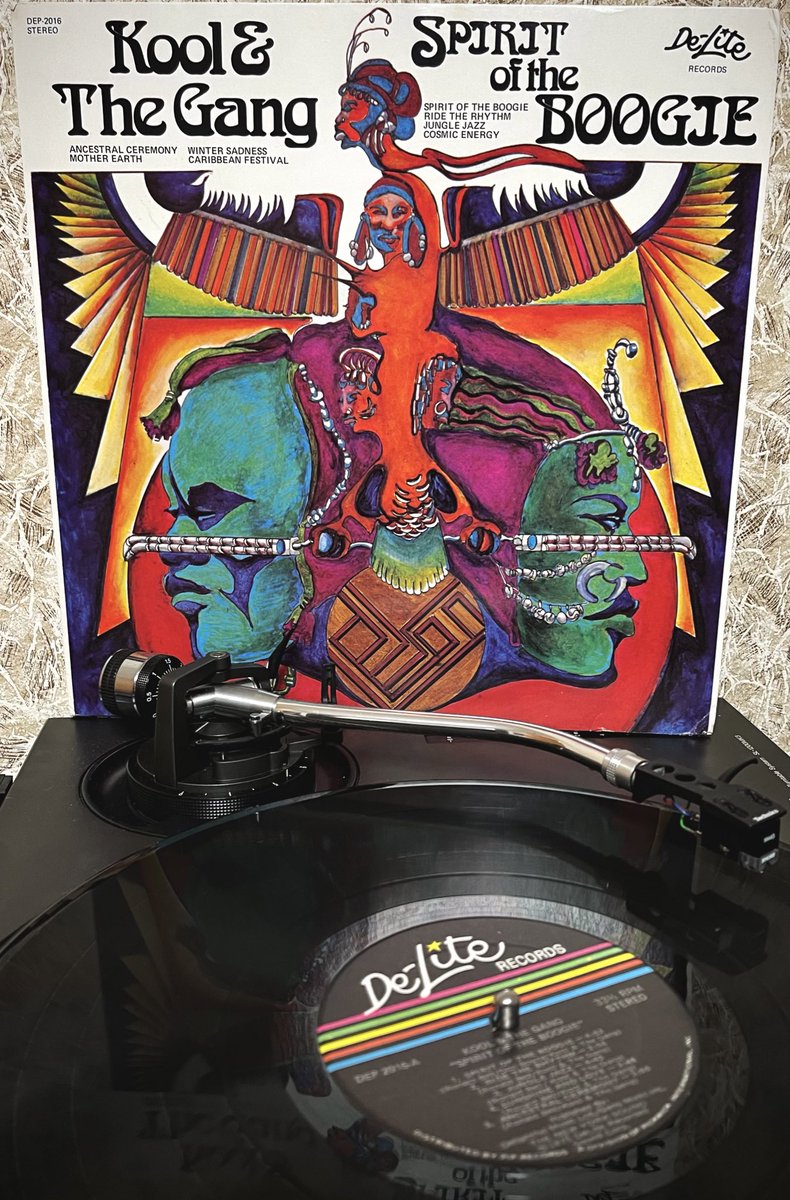 iheld_your_jaws's tweet photo. #VinylRecords #VinylAddict #nowspinning #Funky #Get_Down #vinyl #vinyladdict #NowPlaying #Kool_and_the_Gang https://t.co/u81jVujjHb