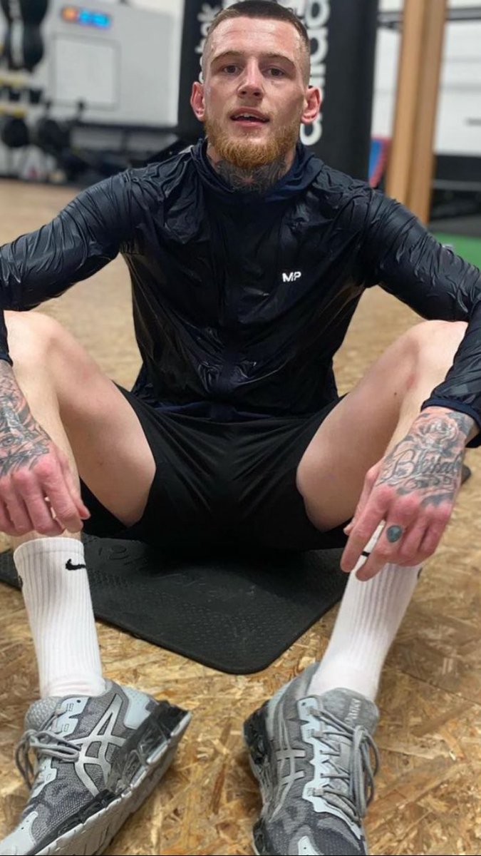 Chavlover20211's tweet photo. All hot n sweaty he says “so what does it take to get you to suck my ginger cock bro?” I 😊 “not much bro, a promise you’ll tell me when you want to cum.” “Ok I promise.” My open throat makes love to his mighty ginger cock “I’m gonna cum bro.” I 😊 his spunk pours in my throat. https://t.co/mmvVLpSOUT