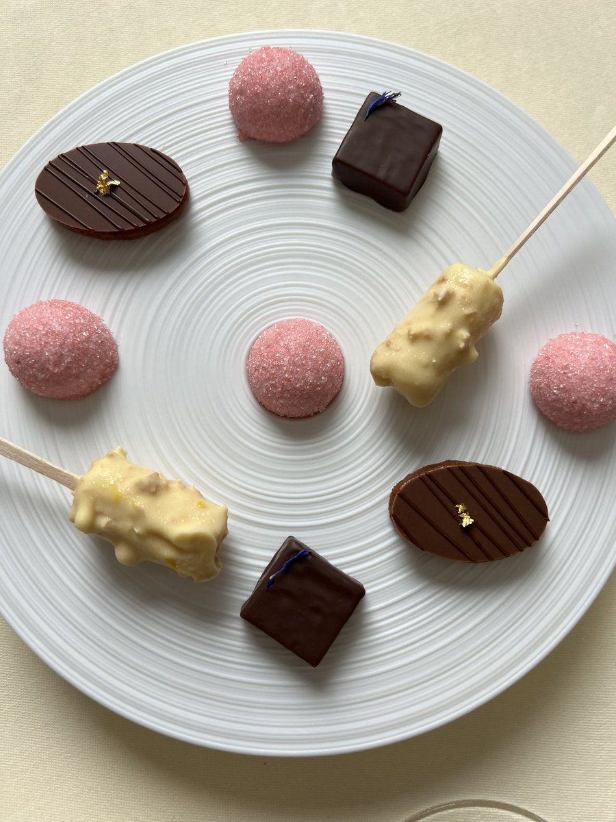 Had my Xmas lunch <a href="/lemanoir/">Le Manoir aux Quat'Saisons, A Belmond Hotel</a> with my family .We were so spoiled by the most delicious food that my executive chef  <a href="/lucas_selby/">ldr1</a> Cooked, matched by the most generous service &amp; welcome .Then I  went to meet  each of our guests .what a special day .A huge thank to our amazing team 🫶