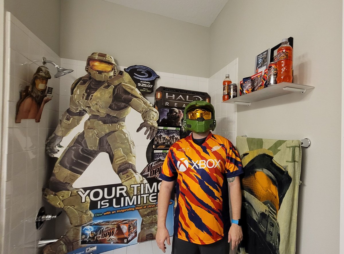 Jersey arrived today!!   Damn is it sexy!!!!

@MTNDEWGaming @halo @xbox @MountainDew 
#xbox #Gamefuel