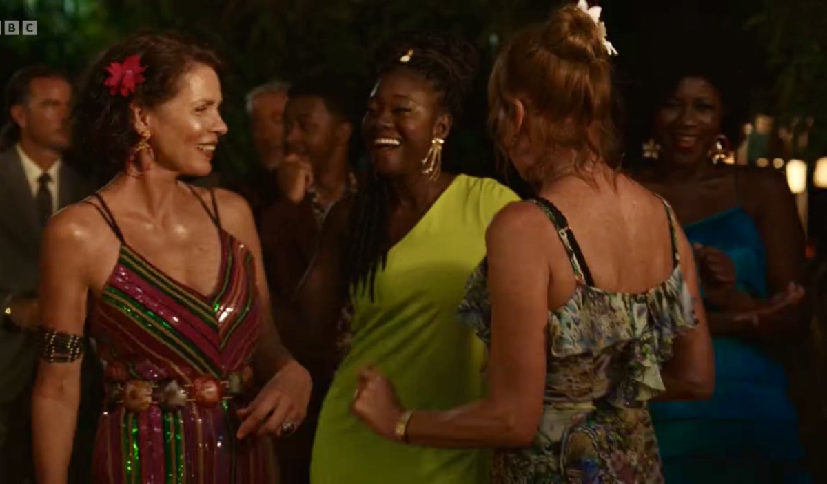 3/6 It’s lovely to see Catherine having fun with her new best friend 💃🍸💚

@lizbourgine #deathinparadise #catherinebordey #melanieparker