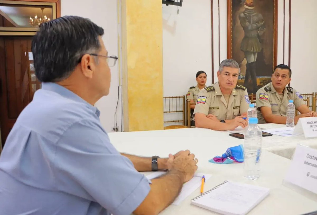GoberManabi's tweet photo. Desde la mesa de seguridad las autoridades de control y el gobernador #GustavoAguilar,  continúan coordinando acciones estratégicas que permitan combatir la inseguridad. 

#ElNuevoEcuador https://t.co/SZFYVGdKyN