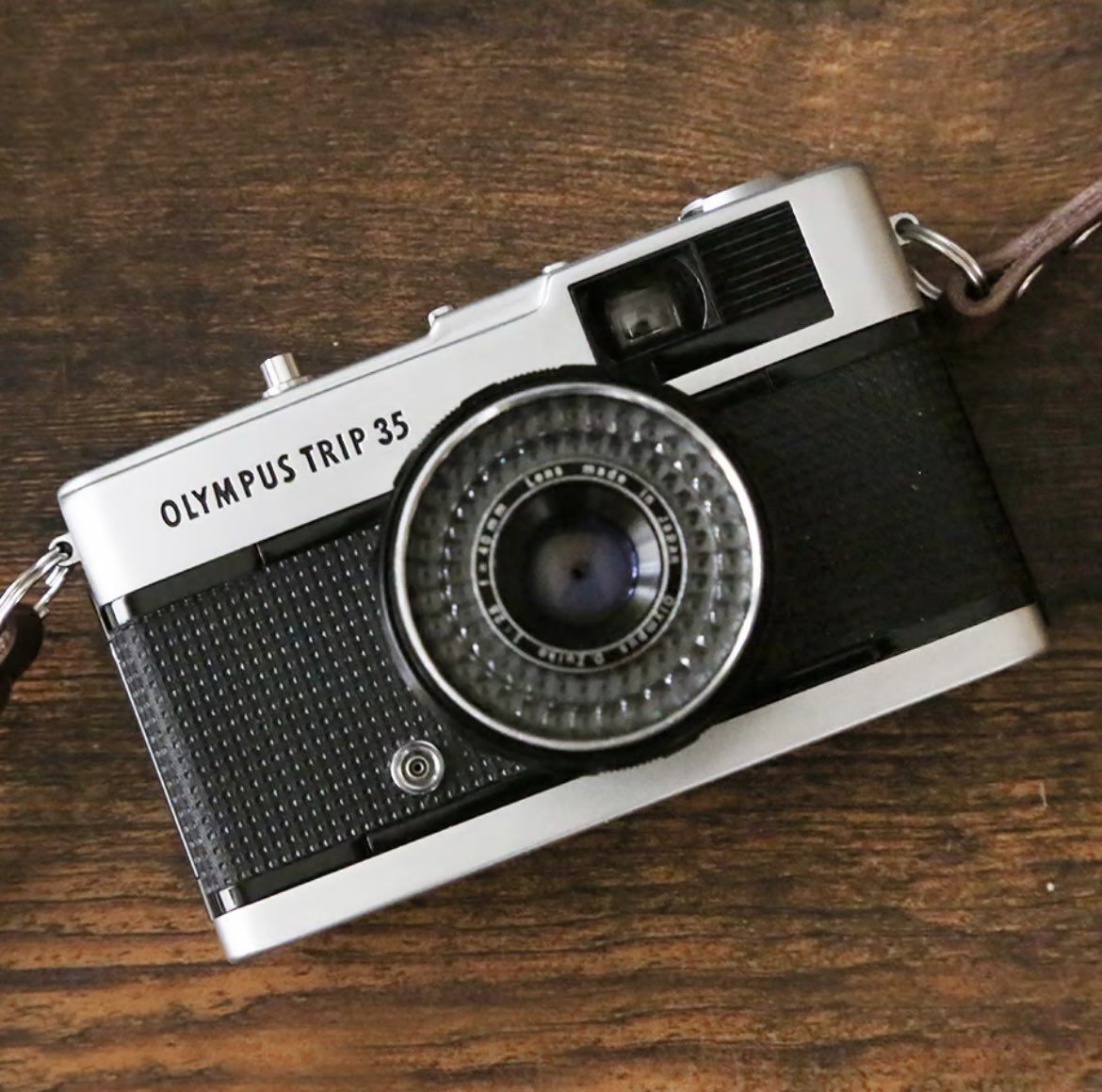 DearPru43803316's tweet photo. メーカー:OLYMPUS/オリンパス、カメラ名:TRIP 35 フィルムカメラです。お久しぶりに新しいカメラを追加しました!プロフィール→STORESまで! #雑貨 #ブロカント #ヴィンテージ #フィルムカメラ #film #oympus #オリンパス #trip35 #カメラ女子 https://t.co/S5zAIBugln