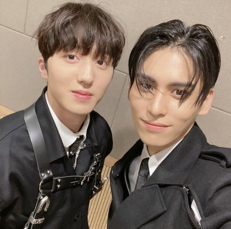 A1Celeste's tweet image. 😇 and 🌞 selfies