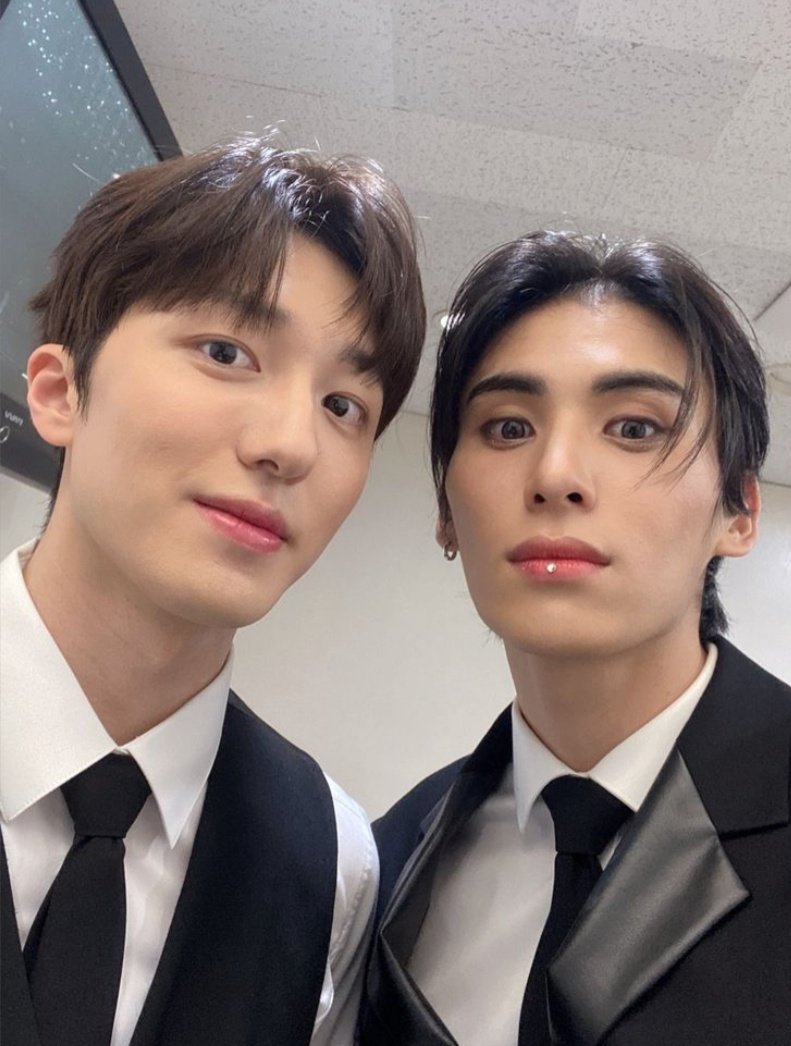 A1Celeste's tweet image. 😇 and 🌞 selfies