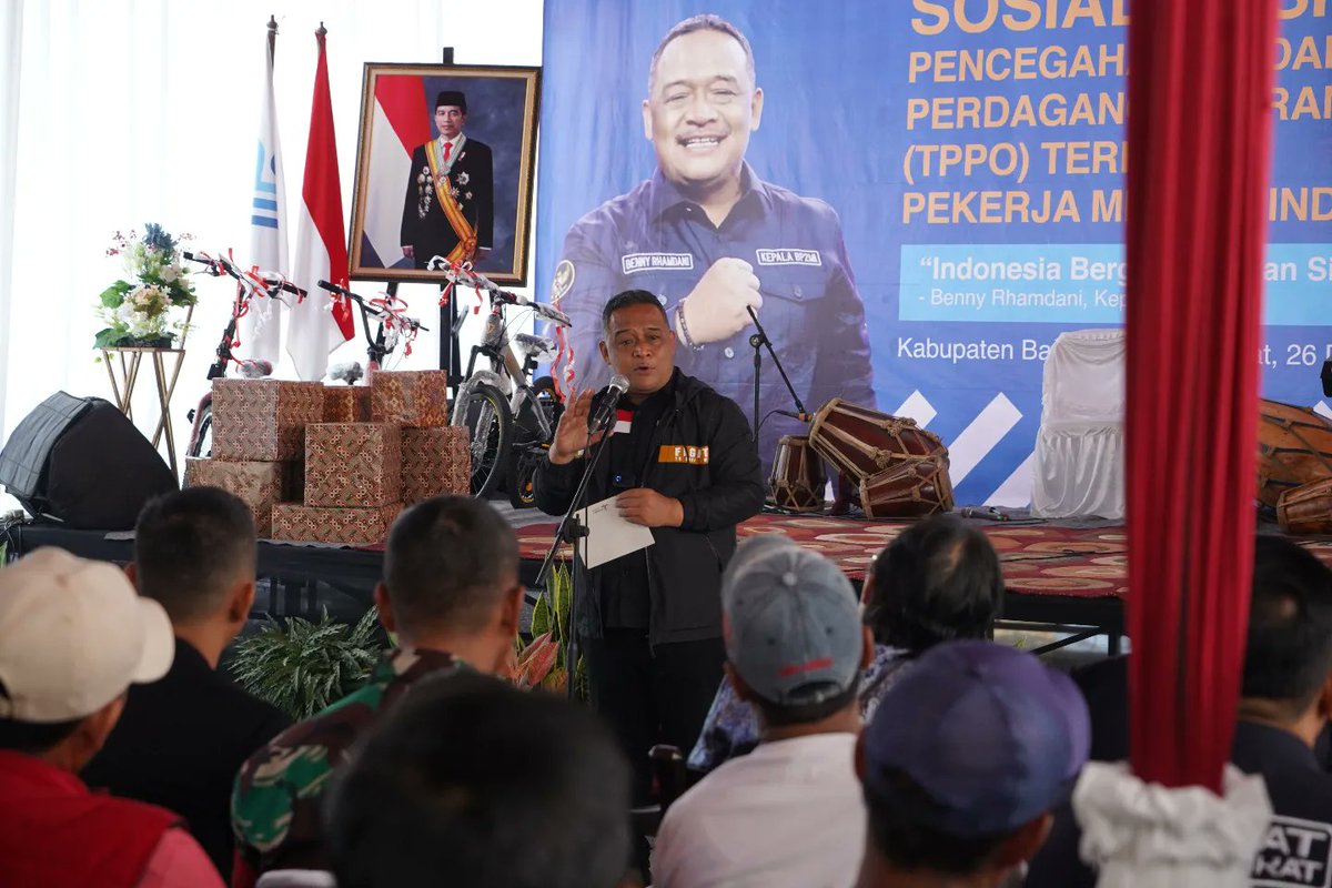 CEGAH penempatan ilegal Pekerja Migran Indonesia, BP2MI hari ini, Selasa, 26 Desember 2023 menggelar sosialisasi. Tidak boleh atas nama apapun negera kalau dengan sindikat. Lalu membiarkan Sindikat merajalela di negara ini.

Berempat di Desa Tanjungsari, Kecamatan Cangkuang,