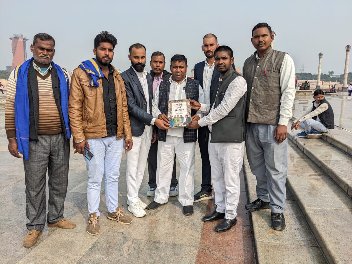 KhojiSamachar's tweet photo. यूं ही कोई किसान नेता@DhobiRohitUnnao नहीं बन जाता #उन्नाव_के_किसान_फायरब्रांड_नेता @vineetanews @KhojiHindustan1 @InfoDeptUP #DhobiRohitUnnao @FarmersUP_
#भारत_के_किसान_फायरब्रांड_नेता #kisan #farmer #UttarPradesh
#India #उत्तर_प्रदेश_के_किसान_फायरब्रांड_नेता
#Rohitkumarkanojiya https://t.co/7D2xdQYttZ