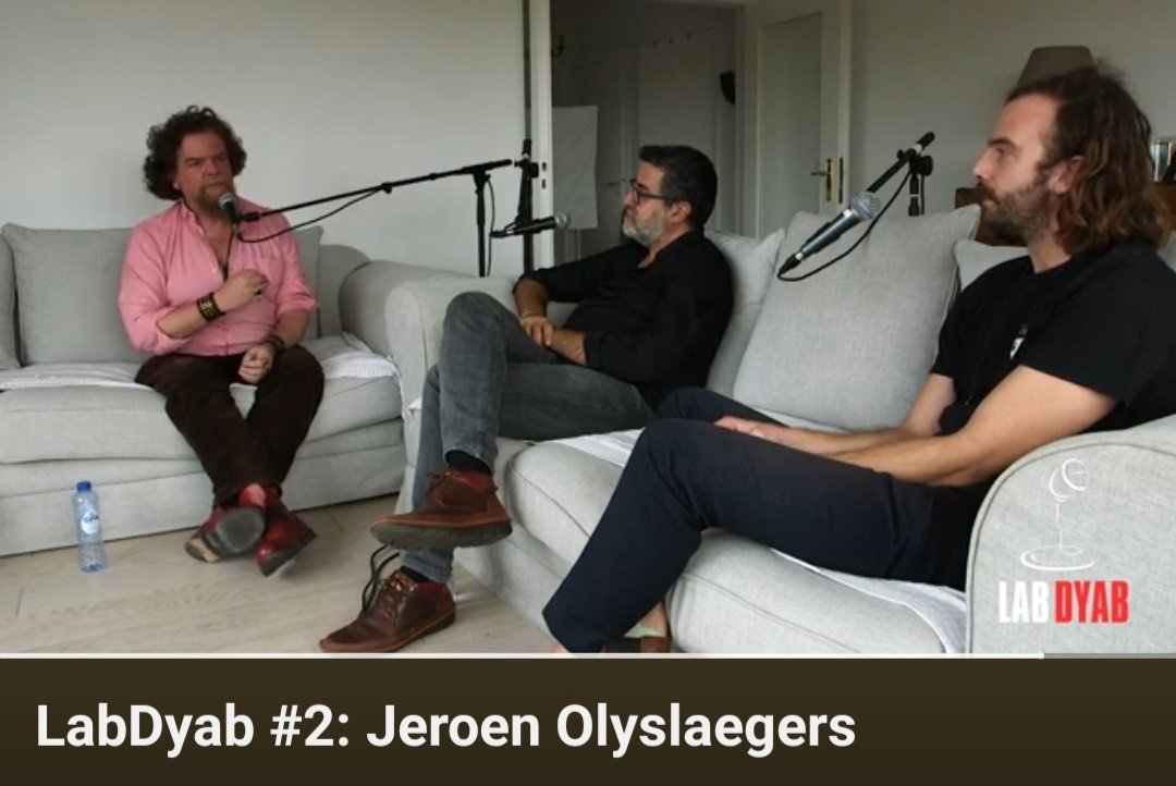 Aboujahjah's tweet photo. In de tweede aflevering van #LabDyab ontvangen wij Jeroen Olyslaegers. Als auteur van zowel proza als columns en theaterstukken, brengt Olyslaegers een unieke mix van verhalen en inzichten. In deze aflevering duiken we in de hedendaagse politieke en maatschappelijke vraagstukken (Media, Politiek, Cultuur, Klimaat, AI, verandering, macht en machtsmisbruik). 

Deze aflevering is al te beluisteren/bekijken op volgende platforms:

🎞 Youtube: https://t.co/1qQCAJNWBi 

🎧 Spotify: https://t.co/DNQ8v8F9bz 

🍎  Apple Podcasts : https://t.co/uayCyfgiR7 

🎤  Castbox:  https://t.co/531cdgfqeB 

🌐: facebook: beschikbaar morgen 

🚀 X:  beschikbaar morgen 

🖥 Rumble:  beschikbaar morgen 

Met dank aan het LabDyab team : @RobbeVdg en @ianclmnt