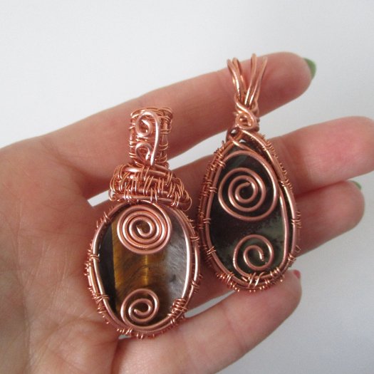💚🤎🧡
Pendants I make with stones and copper wire. Tiger's Eye and Jasper stones. You can see the front side and back side. Not quite finished
#wip #diyjewelry #handmadejewelry #handmade #wirewrap #wirewrapped #copperwire #tigerseye #jasper #healingstones #stones #pendants