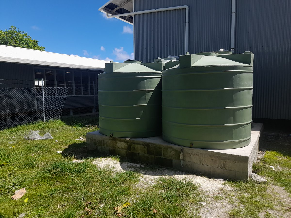🌧️ <a href="/GGGIPacific/">GGGI Pacific</a>  supported 8 schools in South Tarawa, Kiribati, with 16 water tanks for the School Garden Program. Partnering with @Min_Edu_Kiribati, <a href="/GGGIPacific/">GGGI Pacific</a> extended the program to 20 primary schools in South &amp; North Tarawa. Enhancing sustainability and food security!
🥦🌱
