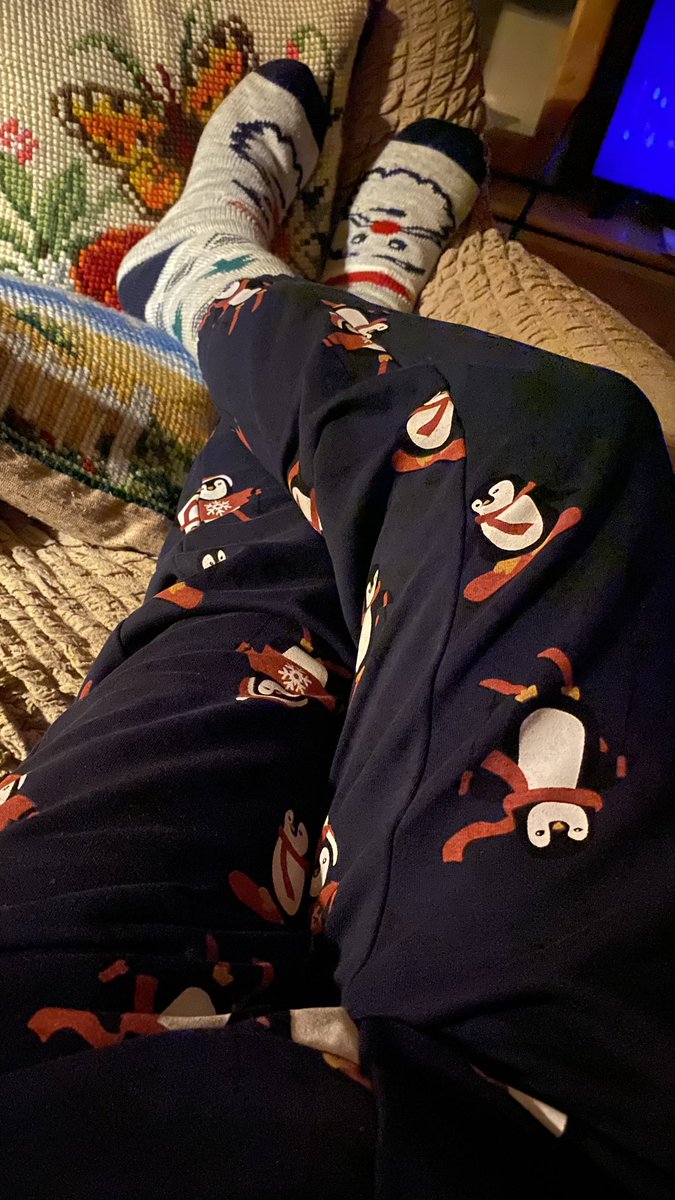 Jetzt hab i die richtige Jogginghosn zu meine Flauschi Sockies 🤣🤣🙏🙏