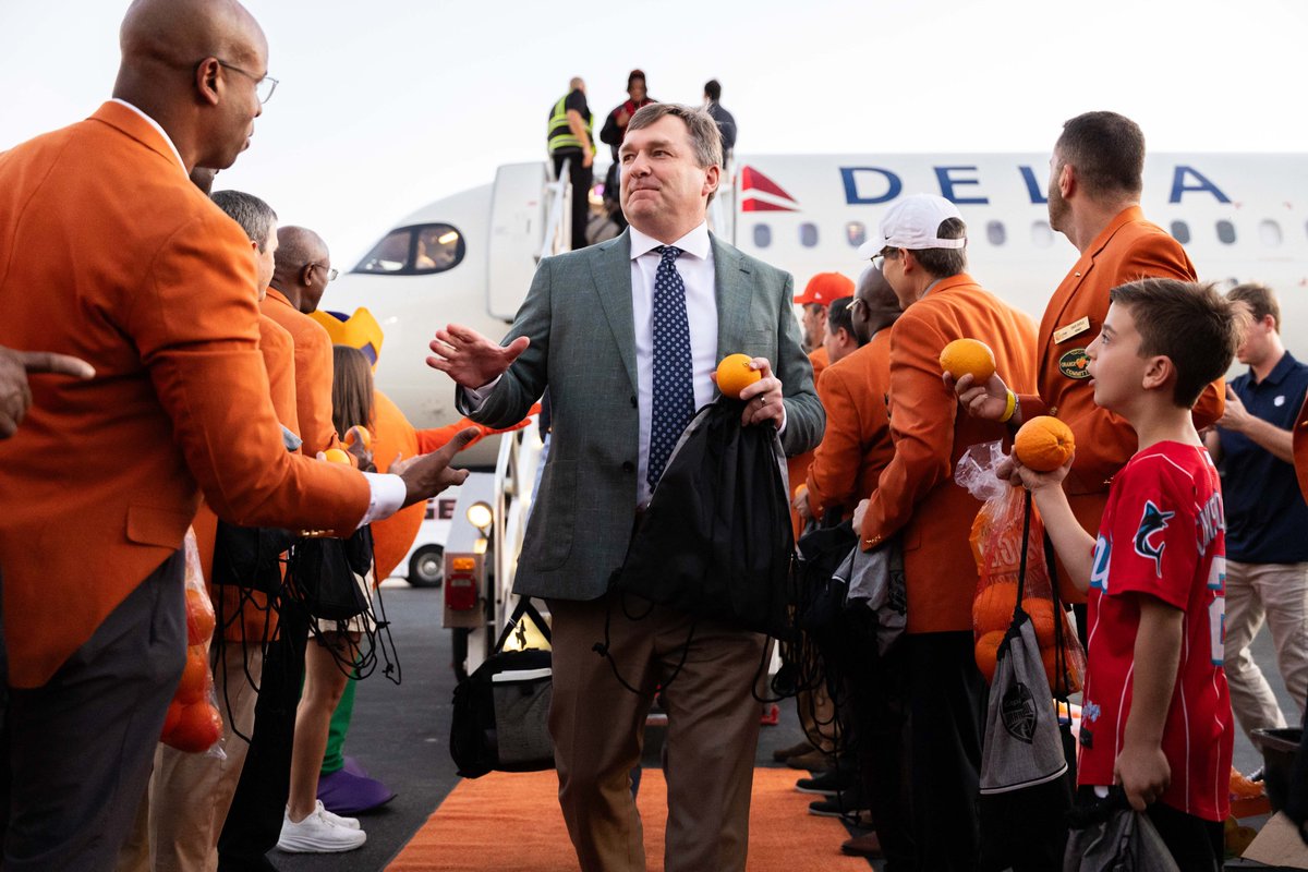 Capital One Orange Bowl tweet media