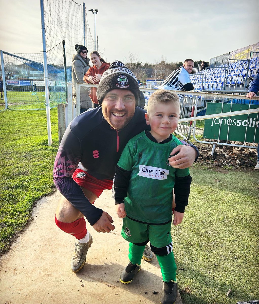 Lenny’s 100th <a href="/RetfordUnited/">Retford United</a> game today ⚽️
Thanks to the lads for always giving their time to the kids 👏🏼
What a day, what a result, what a team 
🖤🤍🙌🏼

#blackandwhitetown #derbyday #braggingrights 
#UTB #nonleaguefootball