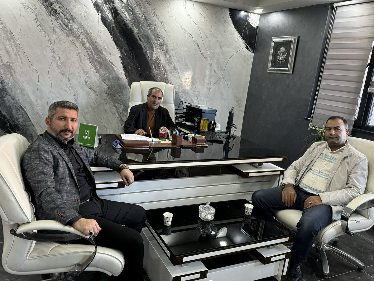 MuslularDernegi's tweet photo. Akçaburgaz mah. ‘sinin mimarı, yıllardır Nalbur ve inşaat sektöründe bölgede isim yapmış kıymetli hemşehrimiz KNN-ONKA Yapı inş. sahibi sn. Kemal BABAHAN beyi makamında ziyaret edip hasbihal ettik misafirperverliğinden dolayı çok teşekkür ediyor, başarılarının devamını diliyoruz. https://t.co/UwRONXecJr