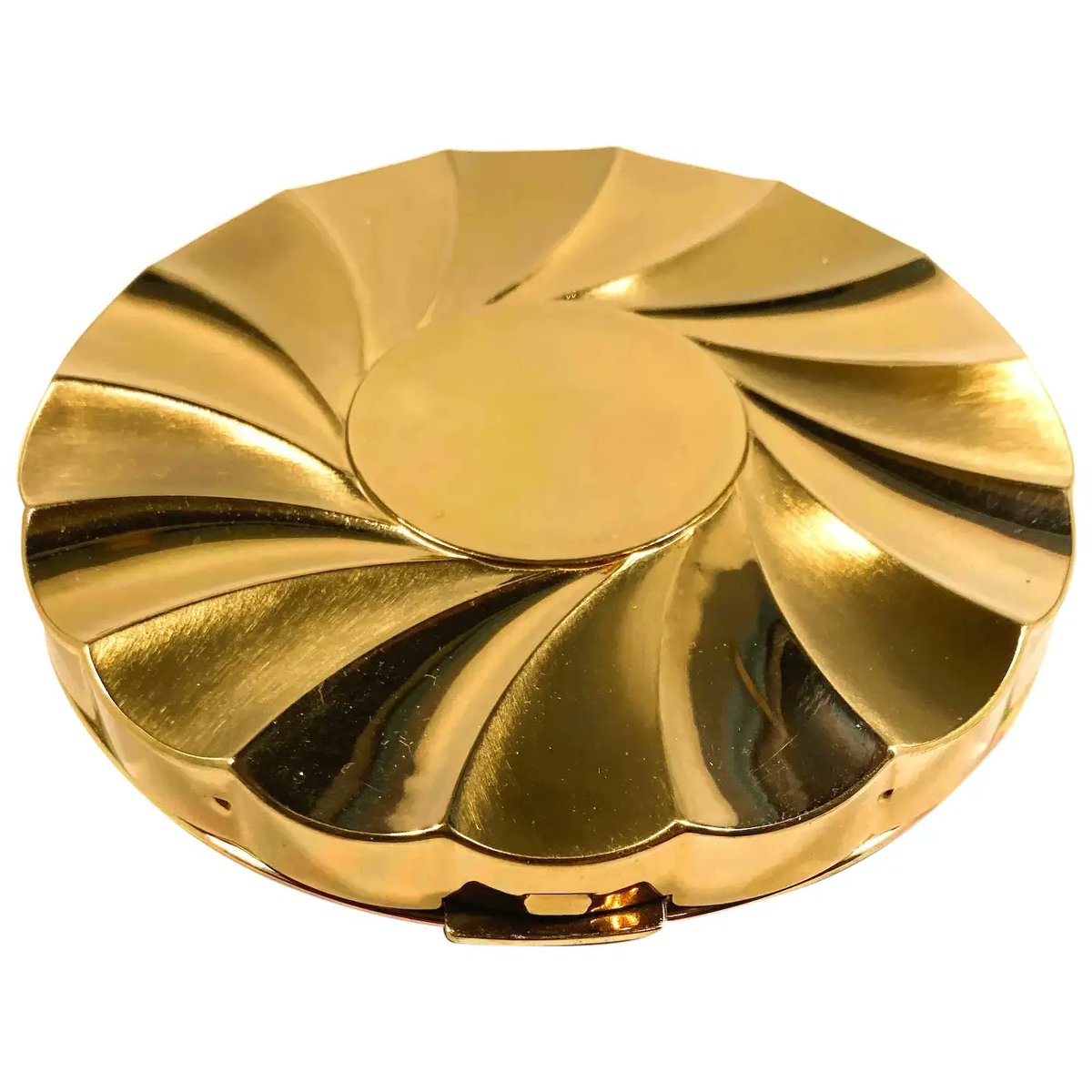 ClarasJewelry's tweet photo. Majestic Large Textured Round Goldtone Metal Powder Compact New Old Stock
#rubylane #vintage #retro #compact #vanityitems #holiday #jewelry #giftideas #jewelryaddict #vintagebeginshere #givevintage
https://t.co/Yv2rk56kZM https://t.co/0Eu9QwK0lv
