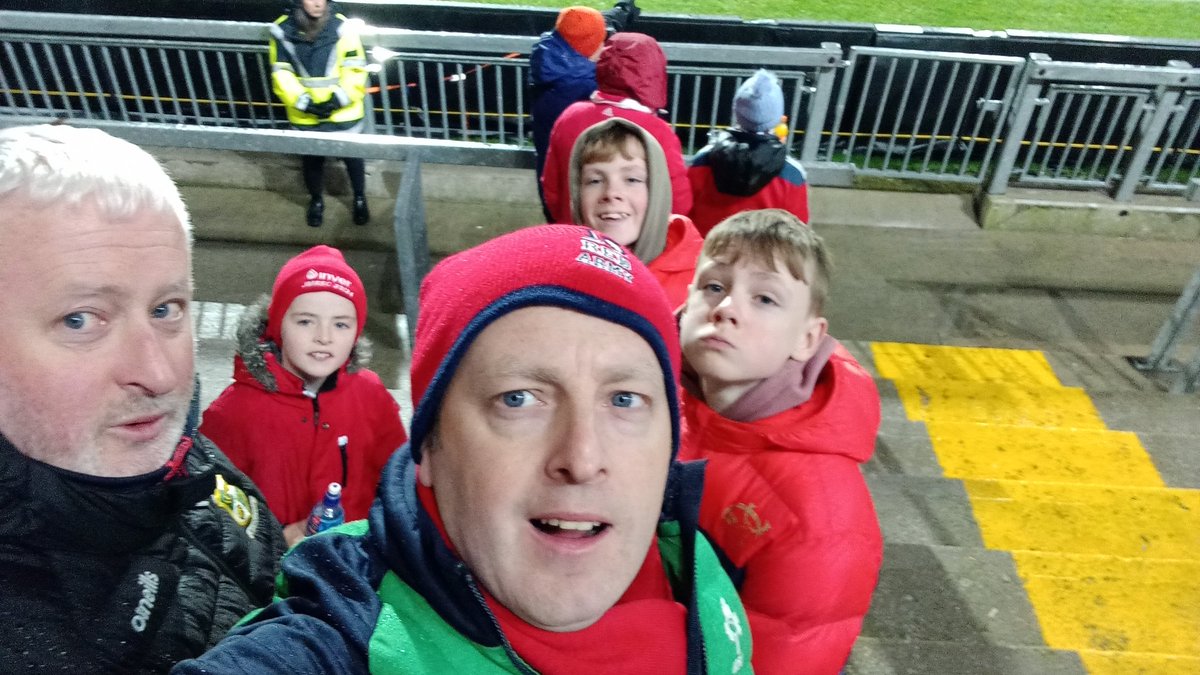 juice1982's tweet photo. Munster v leinster #thomondparkselfie #MUNvLEI https://t.co/4rHHQzvfgH