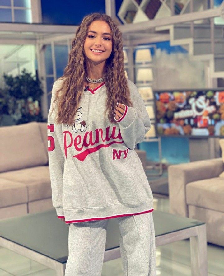 yvette_princz's tweet photo. Love her style 😎 #IulianaBeregoi https://t.co/tDUzoyQByA
