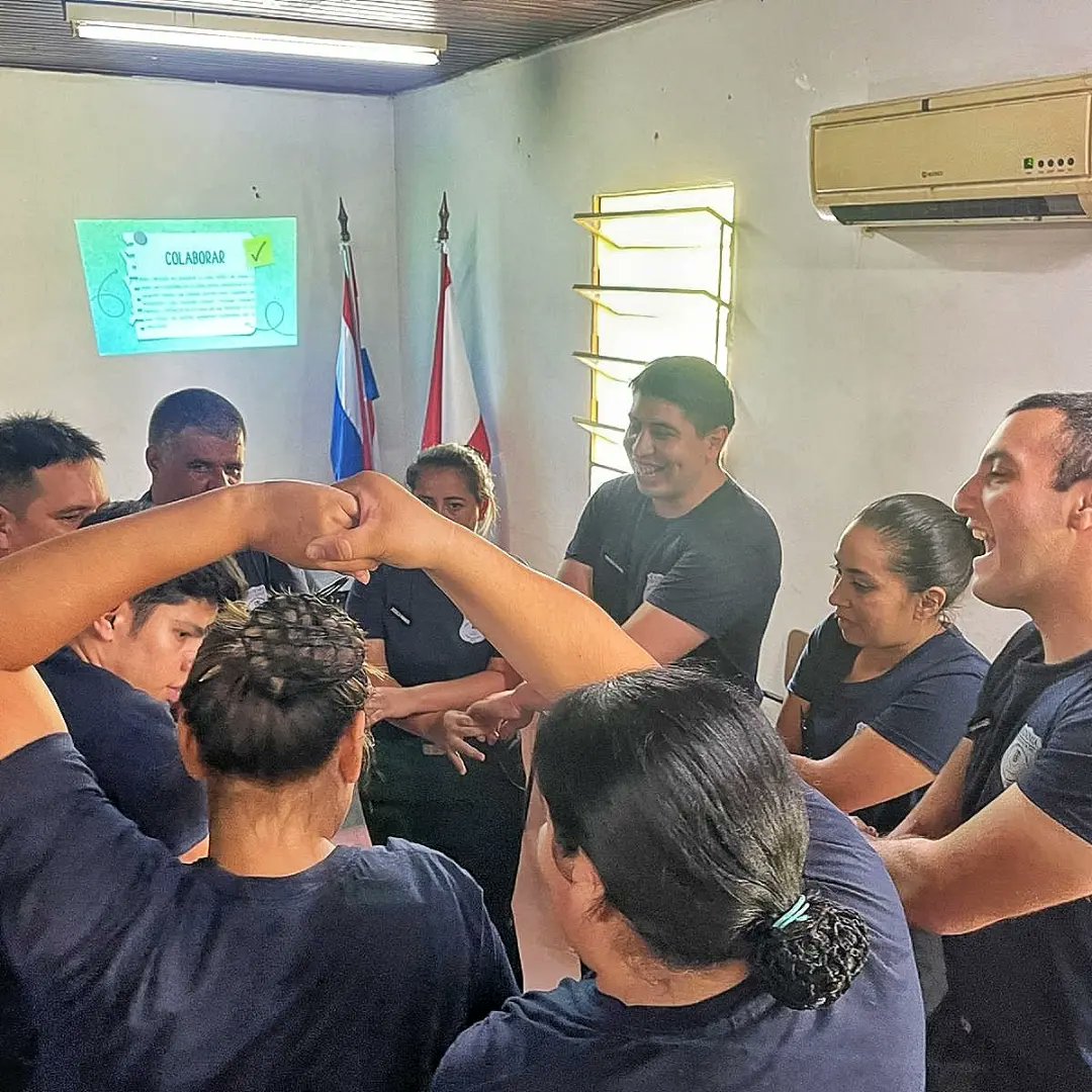 policlinicoasu's tweet photo. Hoy martes, en la Academia de Policía Municipal de Tránsito! Culminamos  las clases de inteligencia emocional dirigidas a nuestros postulantes. En esta ocasión, contamos con la  participación de las Dras. Karen Riveros y Lourdes Ponce , psiquiatras del Policlínico Municipal. https://t.co/oVm6K5FGQO