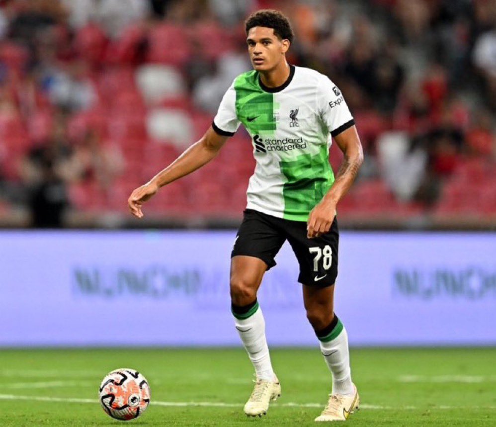 LFC_Lucas_'s tweet photo. Don’t think many people realise how good Jarell Quansah really is 🌟 

He’s 20 years old looking like prime VVD https://t.co/5F8TehfNp1