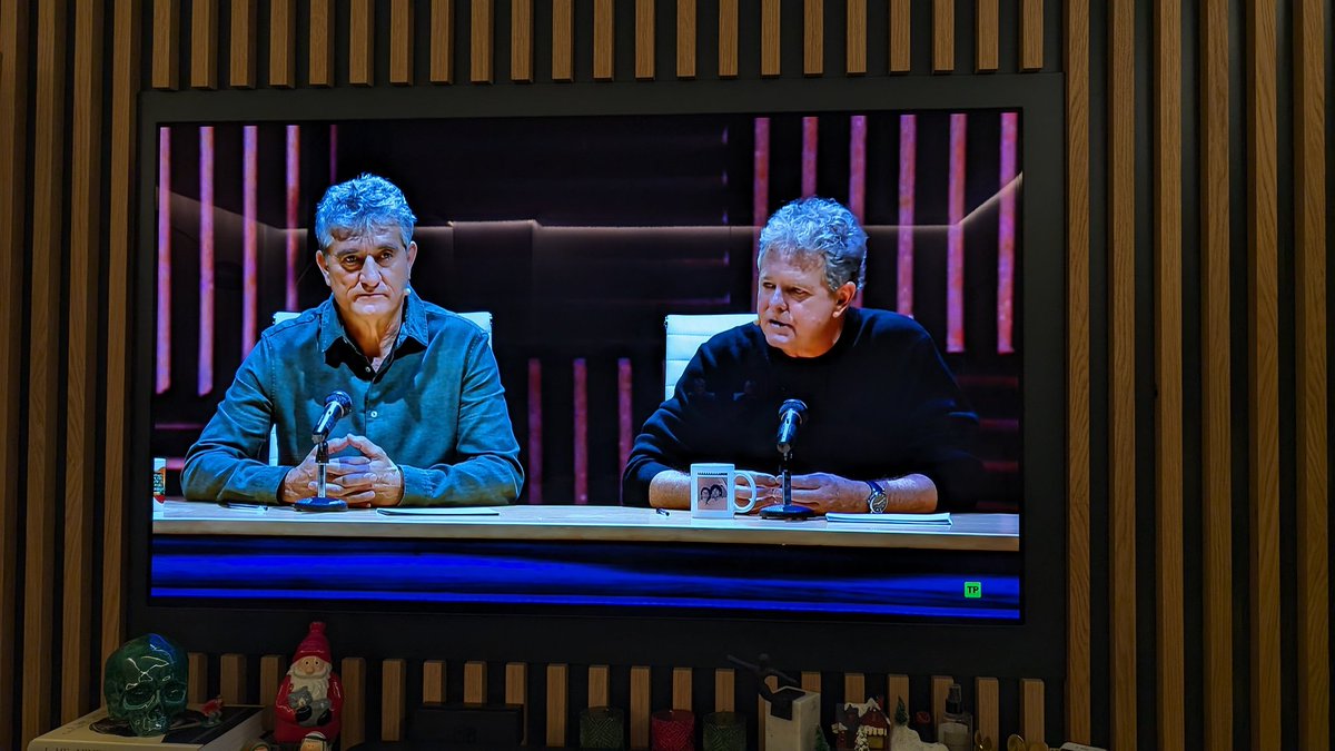 Ni las campanadas, ni el especial de <a href="/cachitos_tve/">Cachitos</a>, ni ná. Lo mejor que podéis ver estas navidades es "Gomaespuma, el reencuentro", en <a href="/MovistarPlus/">Movistar Plus+</a>. No pude ir a la grabación del programa, pero qué emoción volver a verles juntos. <a href="/juanluiscano/">Juan Luis Cano</a> estás más guapo en la tele.