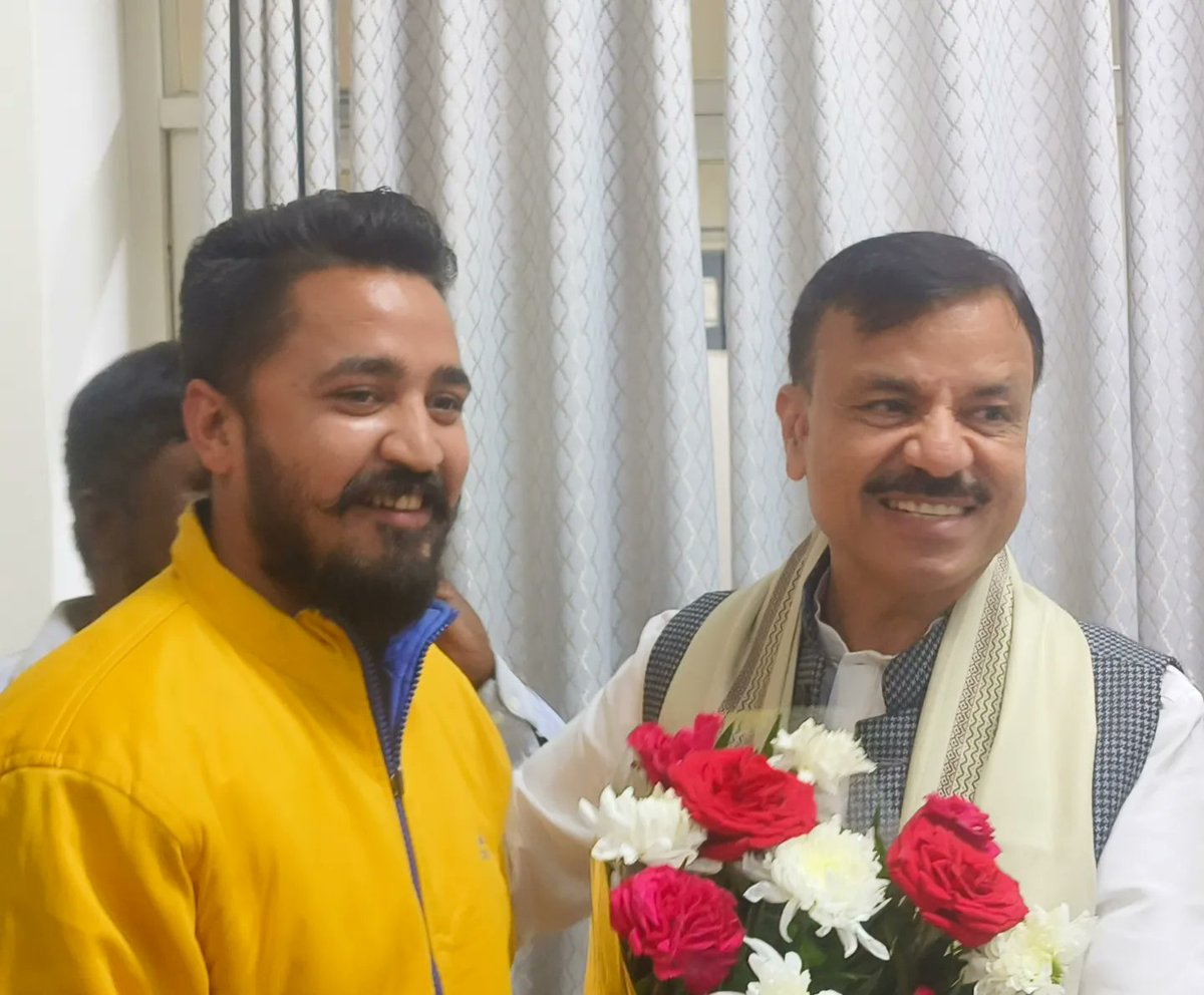 sKs__WORLD's tweet photo. माननीय विधायक श्री राव उदयप्रताप सिह जी को मध्यप्रदेश शासन के मंत्रीमंडल मे कैबिनेट मंत्री बनाए जाने पर भोपाल स्थित हाउस पर पहुँचकर हार्दिक बधाई शुभकामनाऐ प्रेषित की सभी से भेंट हुई 

@udaypratapmp @Priyank_bjym @Gyanendrabjym  #Gadarwara #Narsinghpur #BJP #MP @Darshan94668405 https://t.co/tJHUGi5DdY