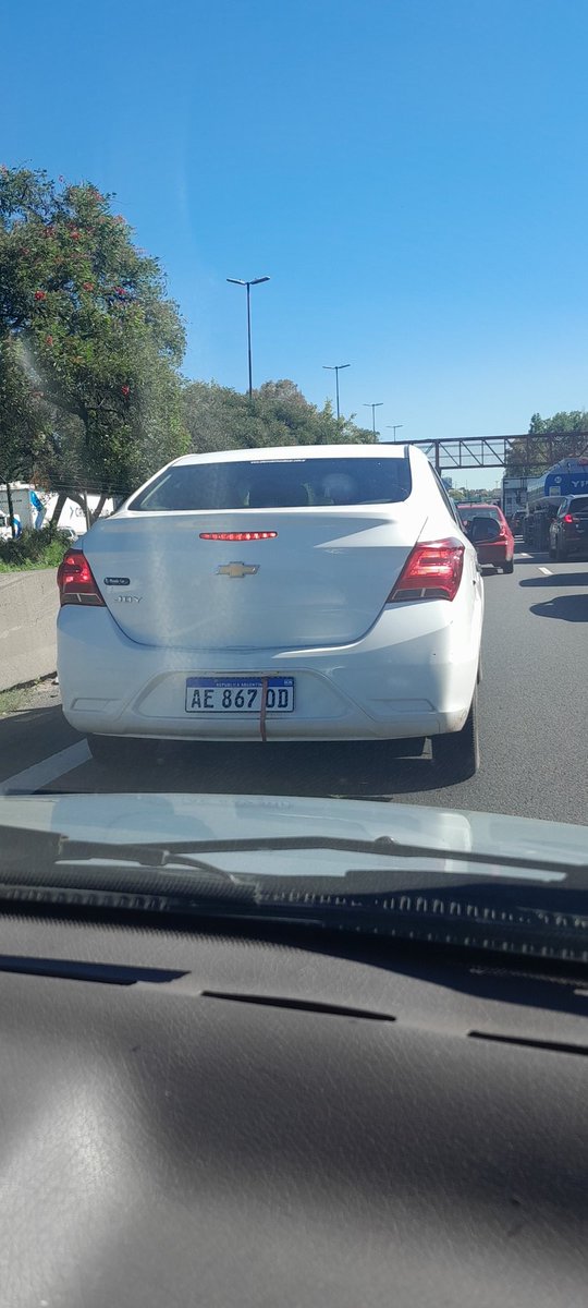 1canoo's tweet photo. Hay un accidente en la autopista este se cruza  apurado https://t.co/xOFMszzbGf
