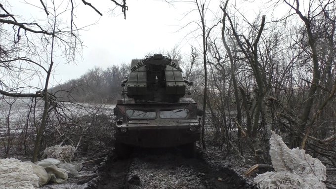 Российские ЗРК «Оса» ежедневно показывают свою эффективность в зоне ведения боевых действий на Донбассе #СВО #ПВО #ЗРК #Оса #Донбасс #БПЛА #ИЭМЗ #Купол #ИЭМЗКупол #АлмазАнтей krab-info.ru/rossijskie-zrk…