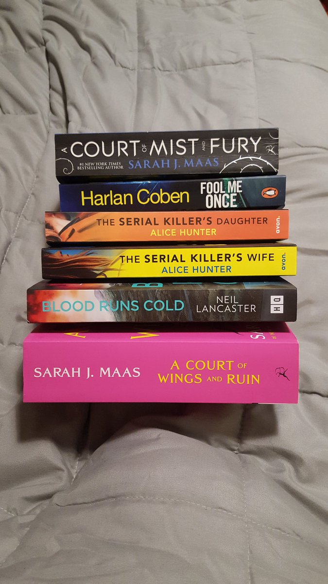 Timms_steph's tweet photo. 6 new books this year .... I must have been REALLY good 😁 https://t.co/nbeKCm0RLP