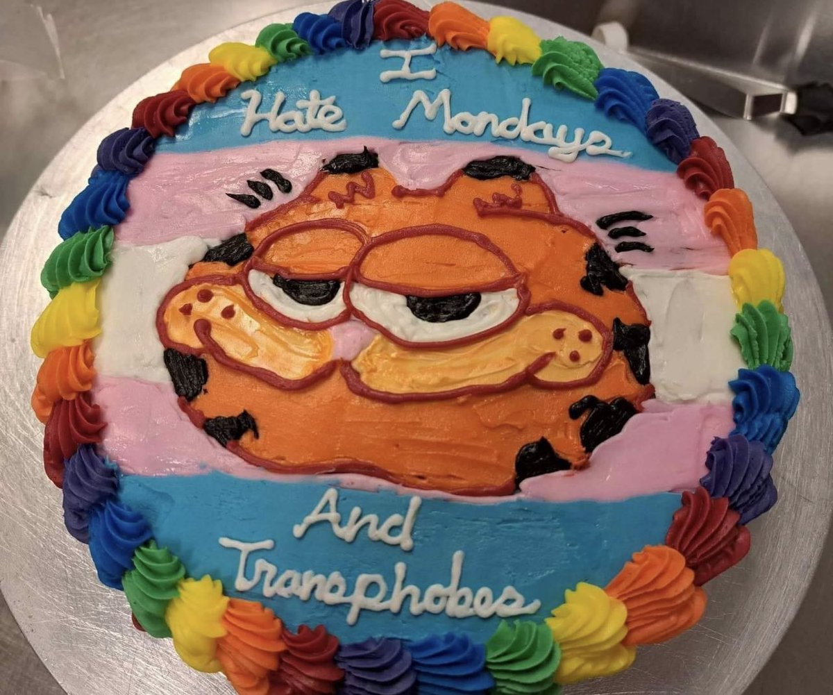 bluefolf's tweet photo. Garfield pride cake https://t.co/iU4SA8QNwK