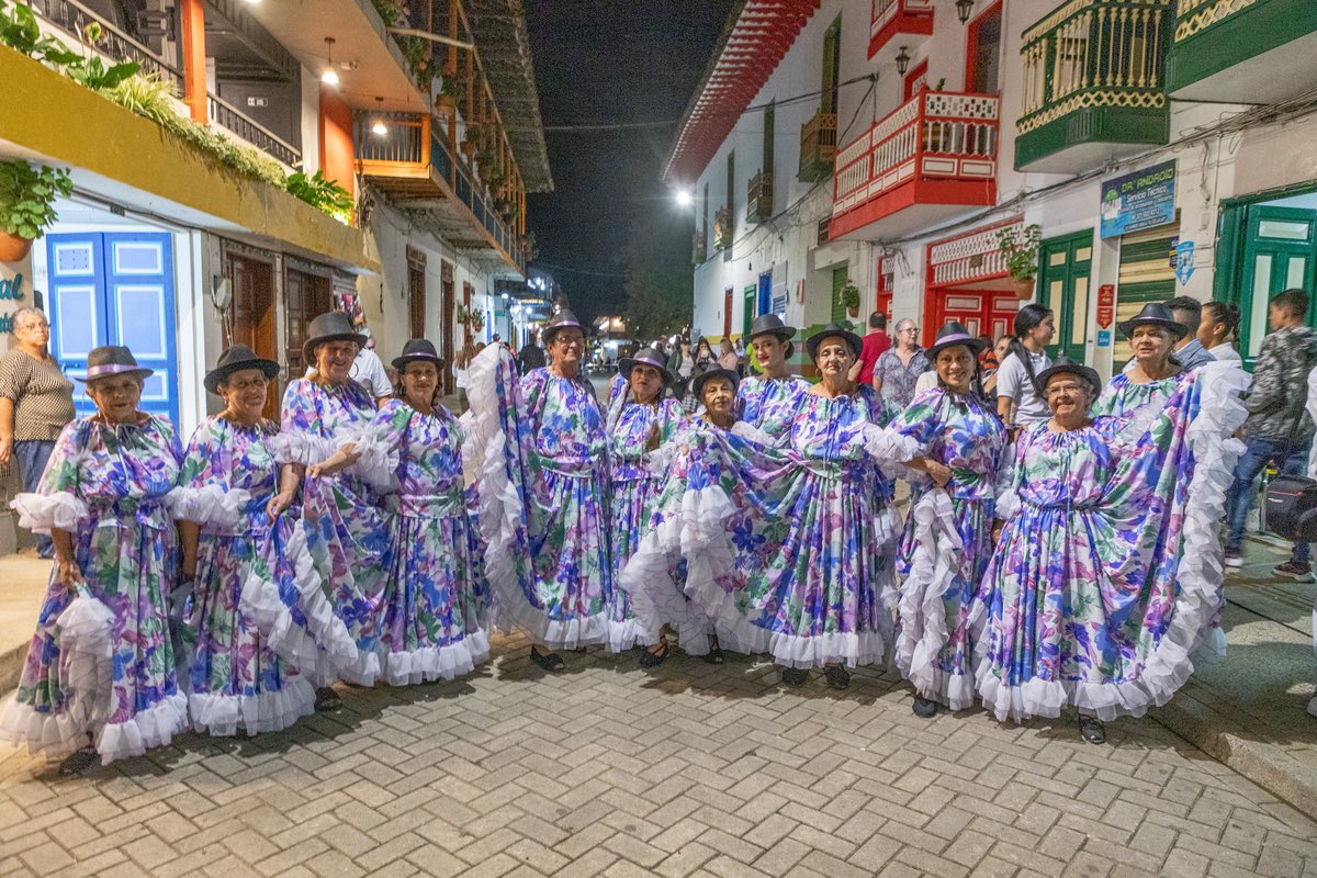 IDEA_Antioquia's tweet photo. Gracias a #AntioquiaLED hoy 40 municipios disfrutan de calles más iluminadas y espacio más seguros para el disfrute del tiempo libre y el sano esparcimiento.  💚

En Jardín, 540 luminarias fueron modernizadas a LED y reemplazaron a las tradicionales de sodio y mercurio. https://t.co/zRMi3yjSz7