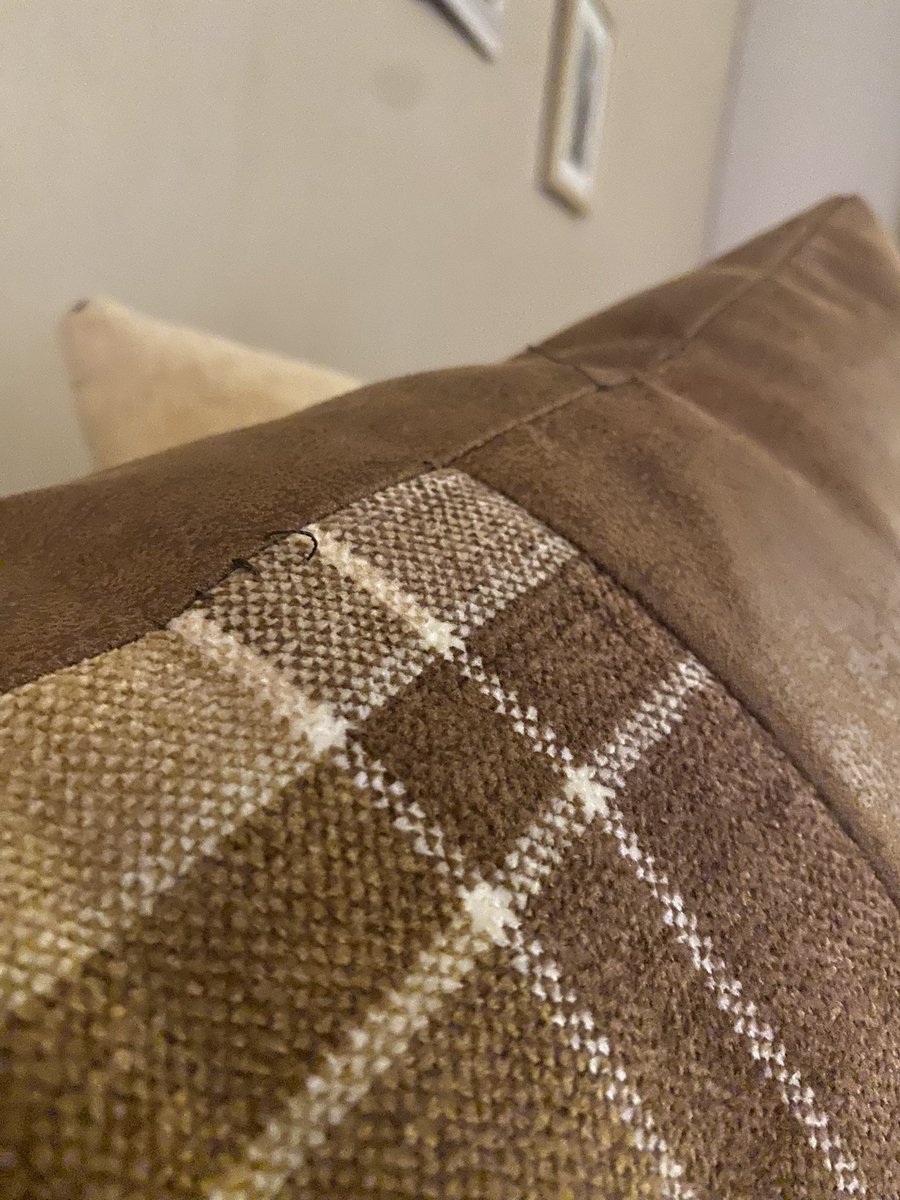 _chloeleigh's tweet photo. @scssofas please advice why my sofa is splitting after only having it 5 months 😭 

My last sofa from you had lasted us 11 years!!! Without a rip or scratch! https://t.co/BnYxT7CXzd
