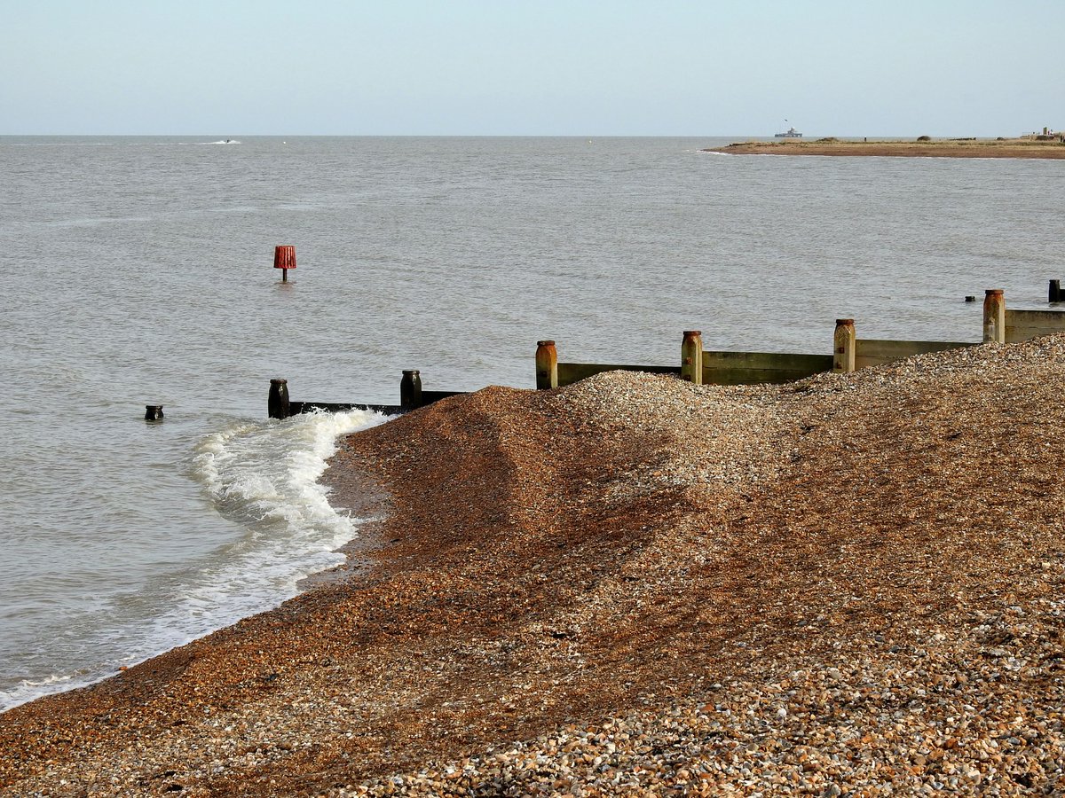 mildthing99's tweet photo. Boxing Day beach #berms
= legacy of high tides and incessant NW onshore winds over the last week at #TankertonBay, looking towards #LongRock and #HerneBay #LongshoreDrift
@WhitstableLive @metoffice @StormHour @ThePhotoHour #StormHour #loveukweather #getoutside https://t.co/WN4nxgDw4p