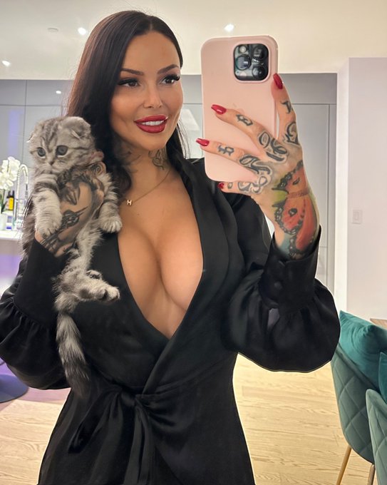 Left or right ? https://t.co/pfV1nVgj9t