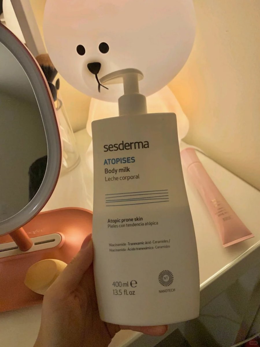 Basupaudel7's tweet image. Sharing my favorite items in December 
📍Clarins body lotion