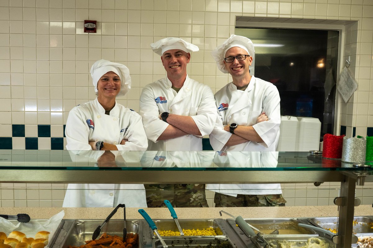 JointBasePHH's tweet photo. 🎄 Christmas Eve Holiday Meal service at the Hale Aina Dining Facility! 🎄
#647ABG #647FSS #647LRS @647FSS @JBPHHsecurityDepartment/647SFS https://t.co/5WaxrtqpQ4
