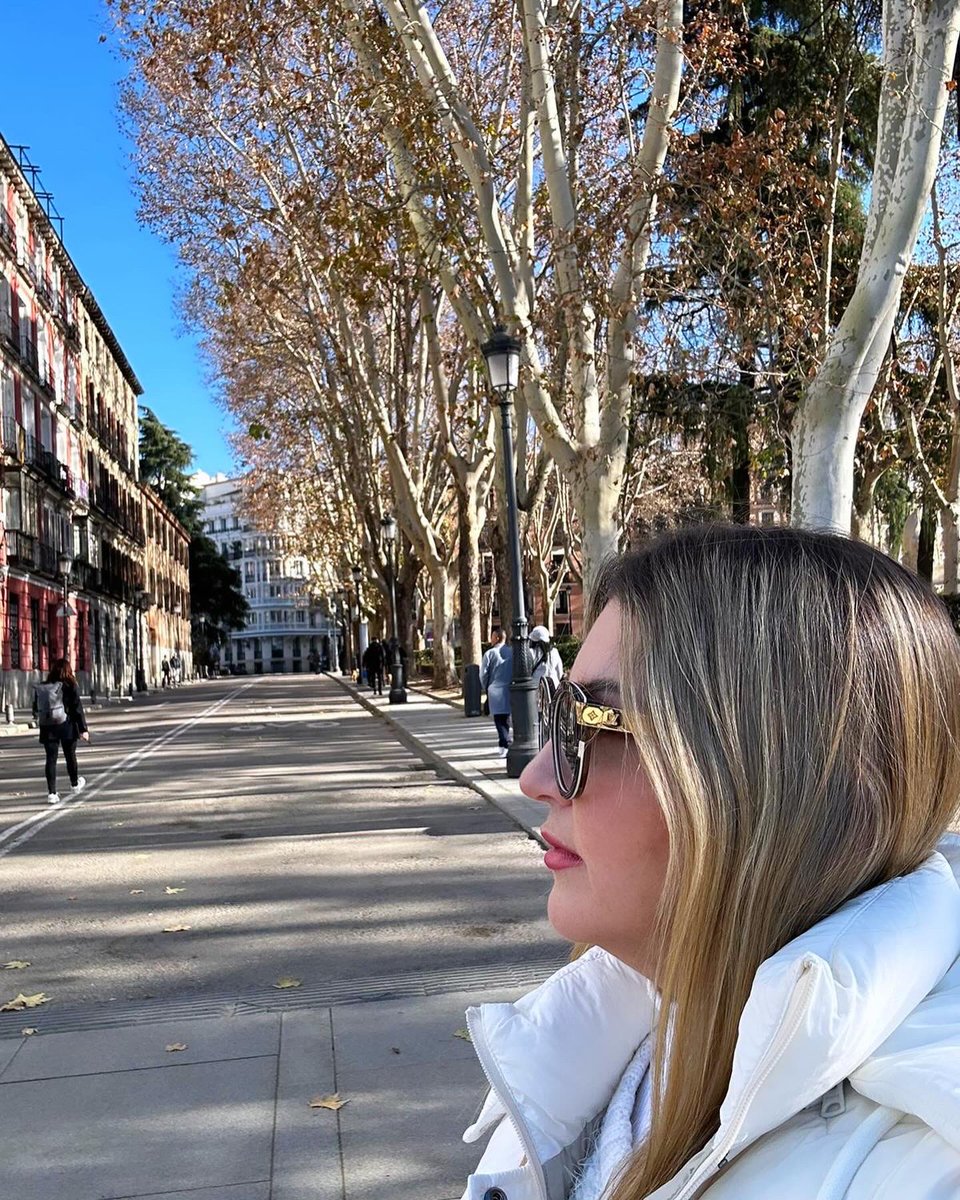LaVillarrealMx's tweet photo. Vacaciones navideñas por Madrid 🇪🇸❤️ ¿cómo se la están pasando? #werifans #LaVillarreal #Ajá https://t.co/VhAJXDciUz